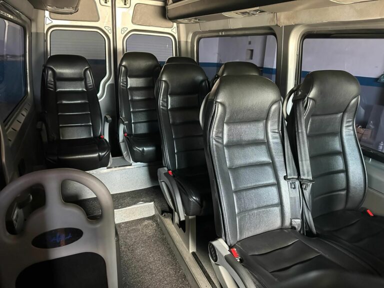 Minivan 8 posti interni